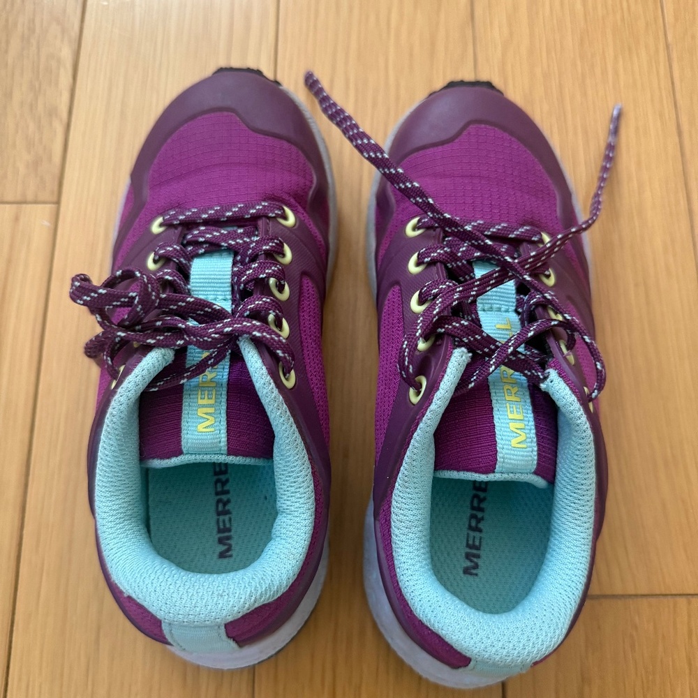 Merrell - girls hiking shoes, size 11T, like new!